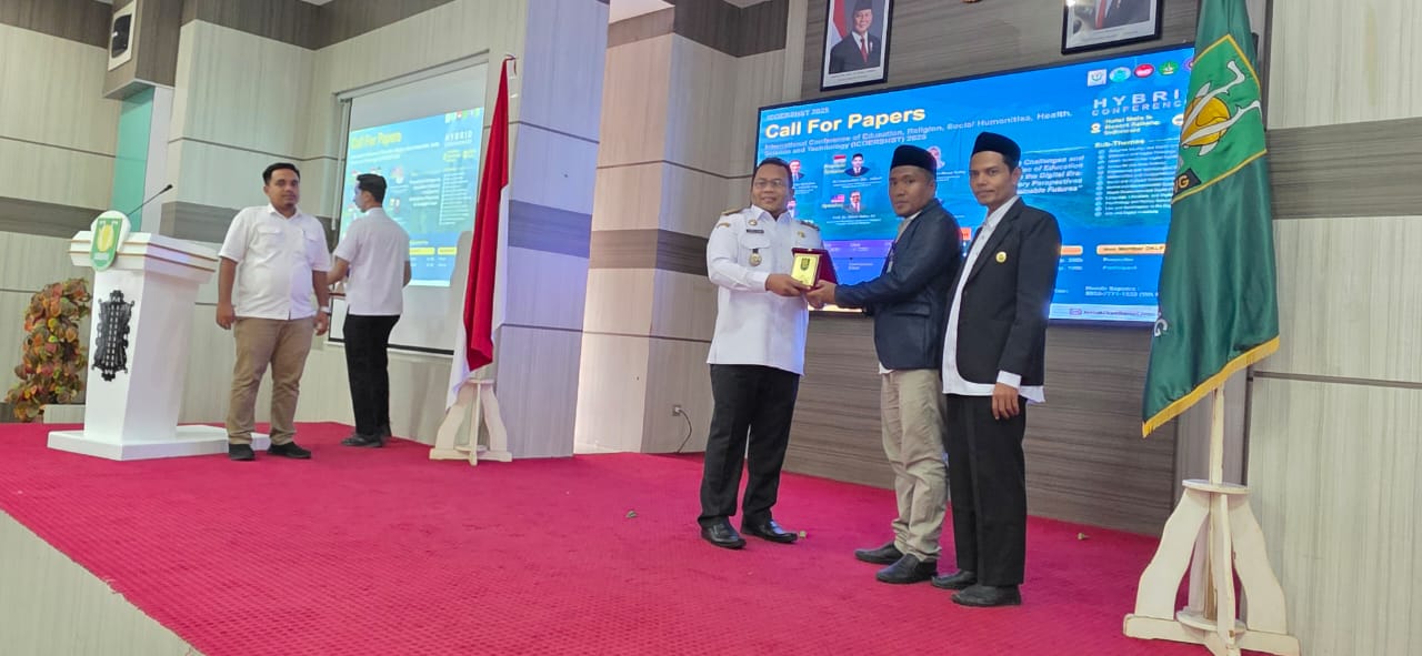 DKLPT Serahkan Plakat Penghargaan kepada Wali Kota Sabang, Apresiasi Dukungannya untuk Dunia Akademik